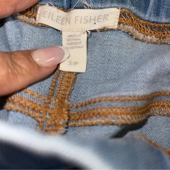 Eileen Fisher frayed hem pull on jeans size small - Picture 6 of 9